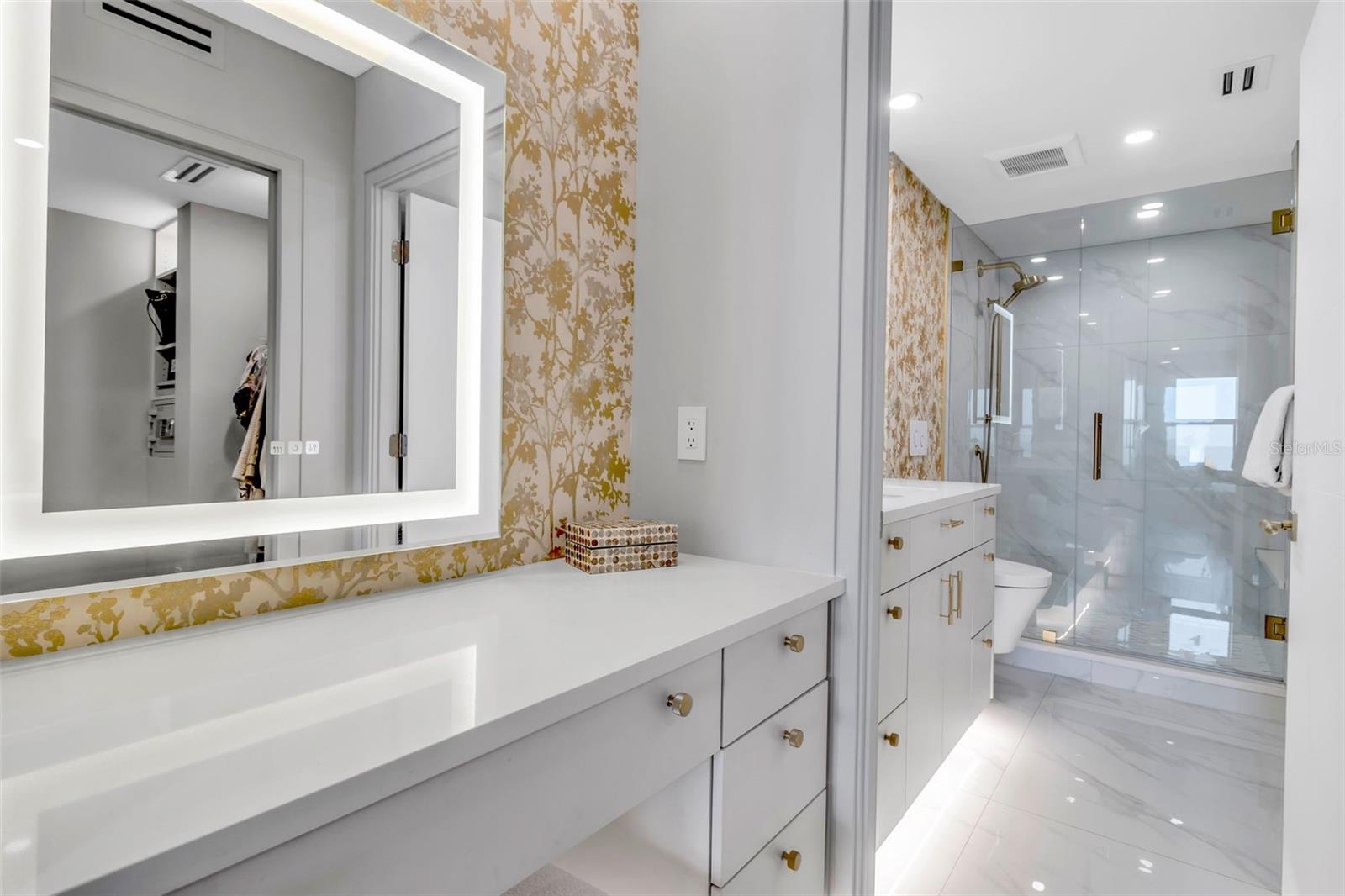 Image 30 of 76 For 5740 Midnight Pass Road 403