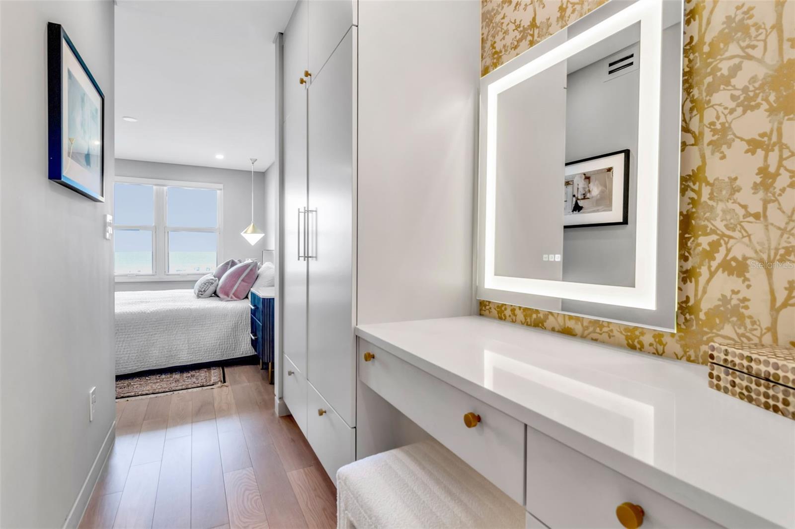 Image 31 of 76 For 5740 Midnight Pass Road 403