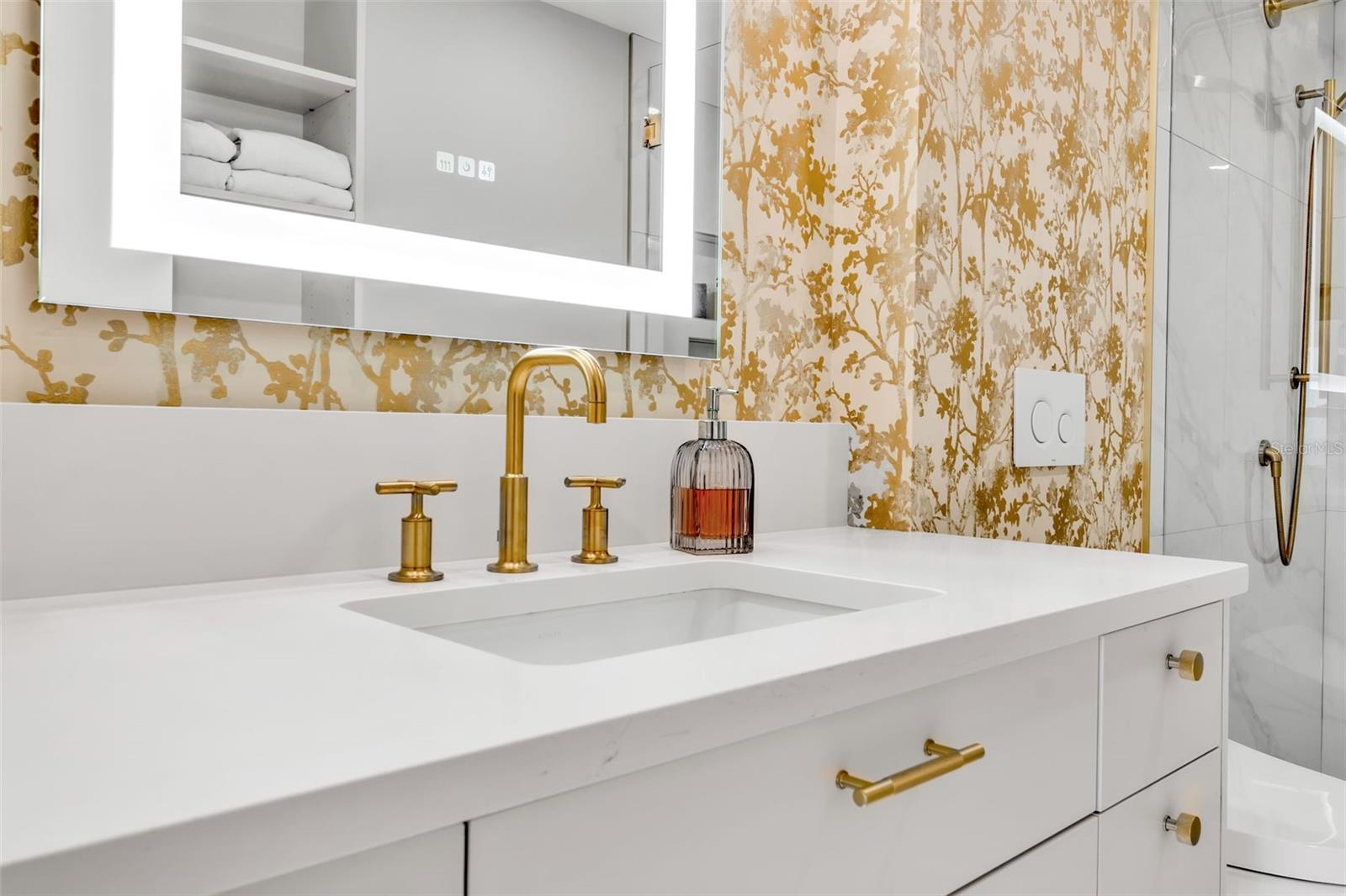 Image 33 of 76 For 5740 Midnight Pass Road 403