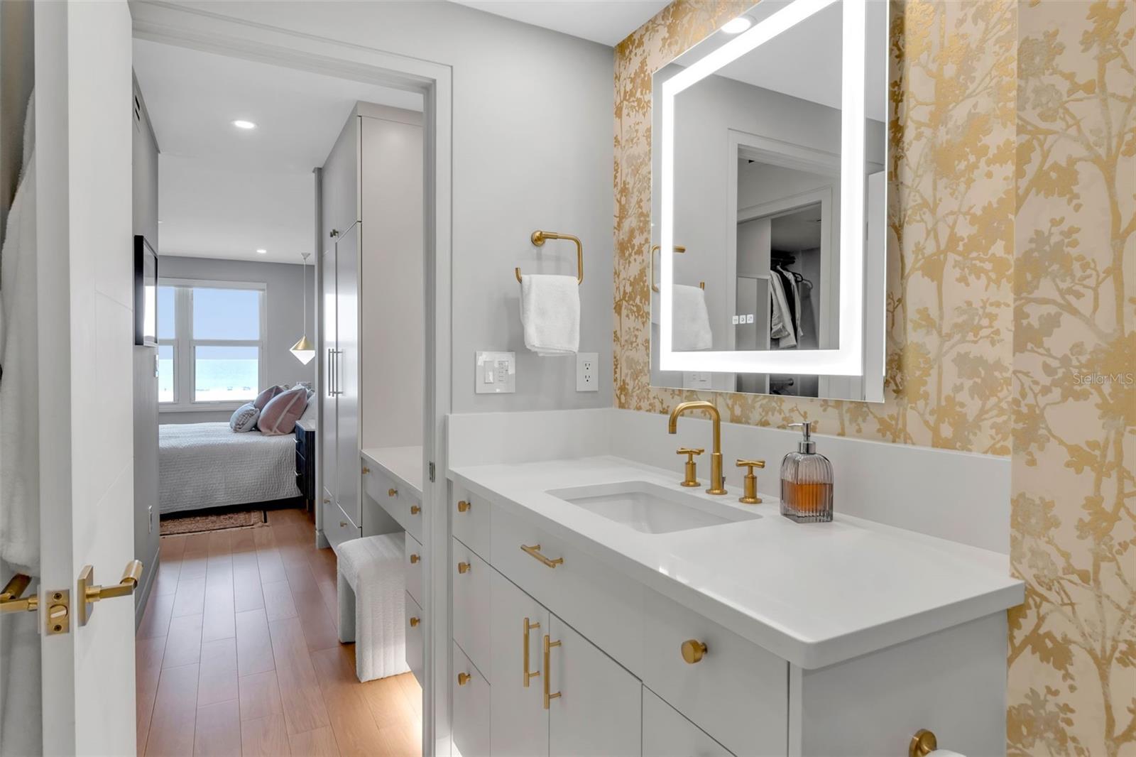 Image 34 of 76 For 5740 Midnight Pass Road 403