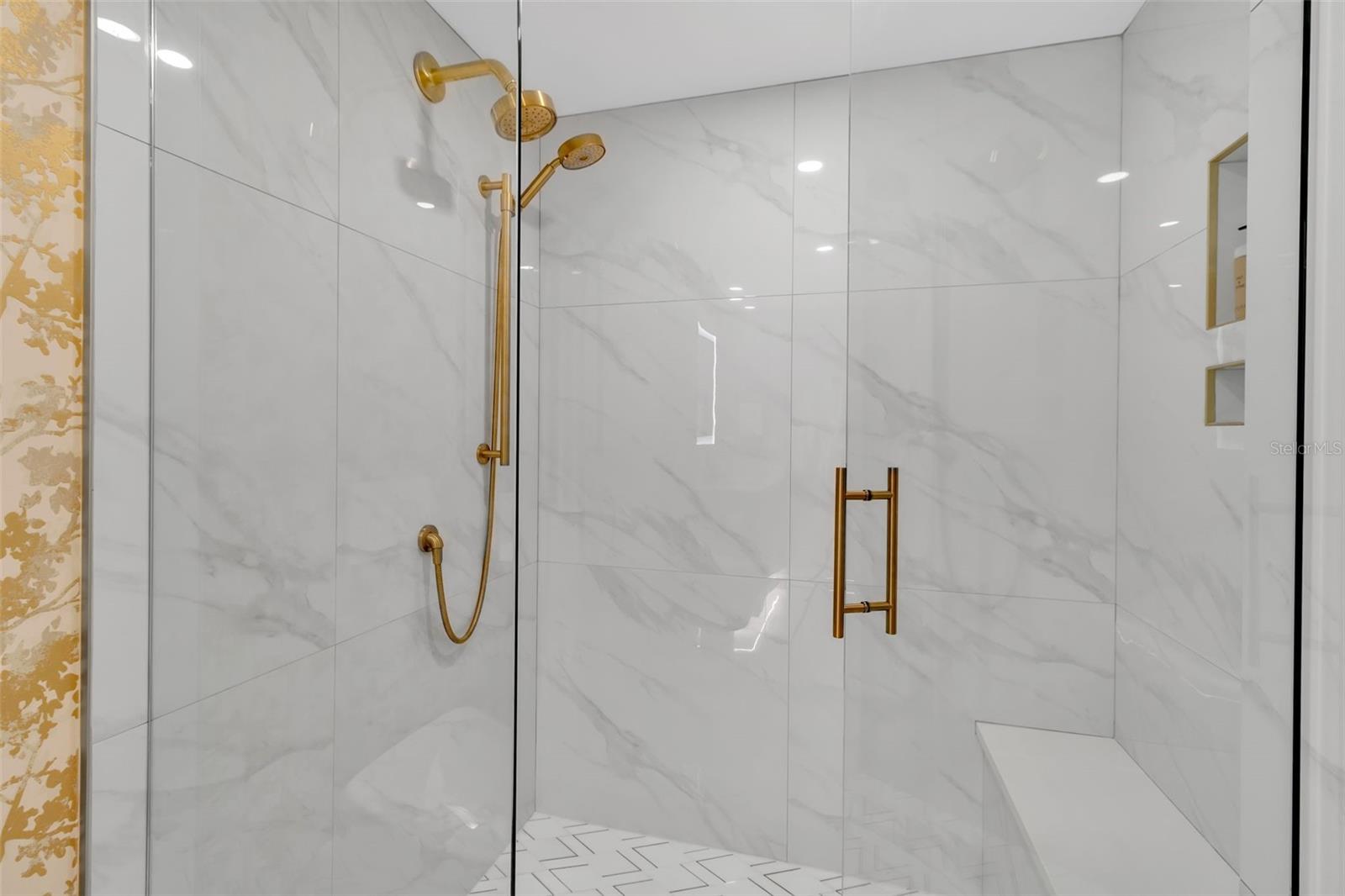 Image 36 of 76 For 5740 Midnight Pass Road 403