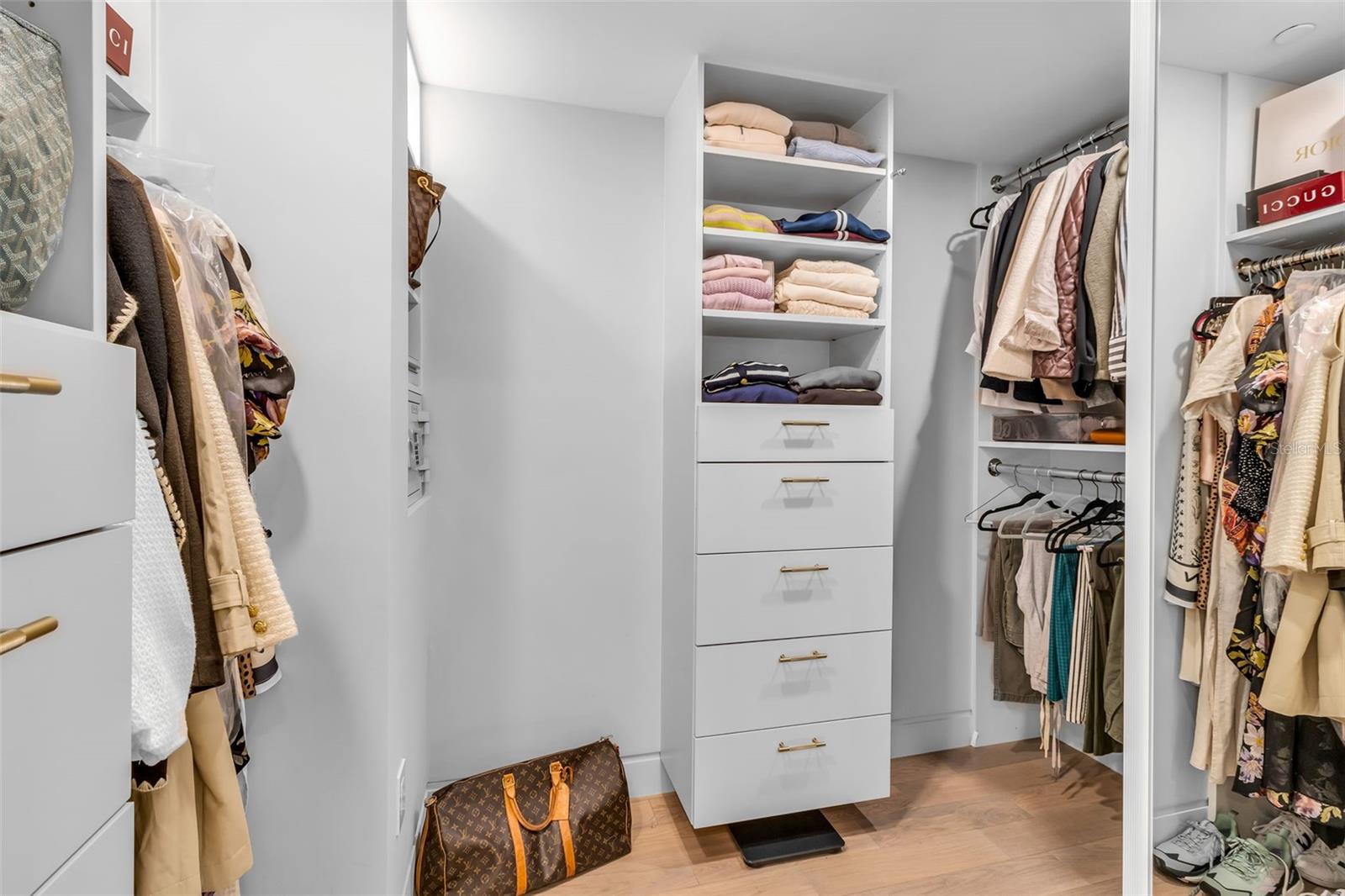 Image 37 of 76 For 5740 Midnight Pass Road 403