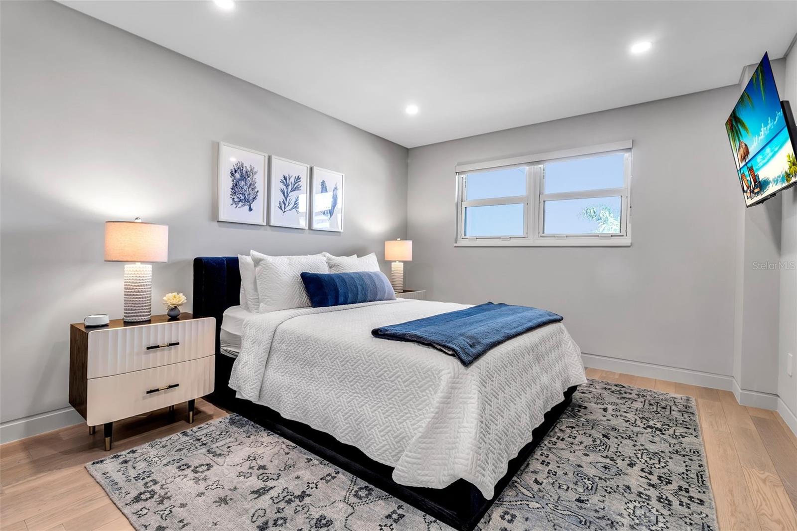 Image 38 of 76 For 5740 Midnight Pass Road 403