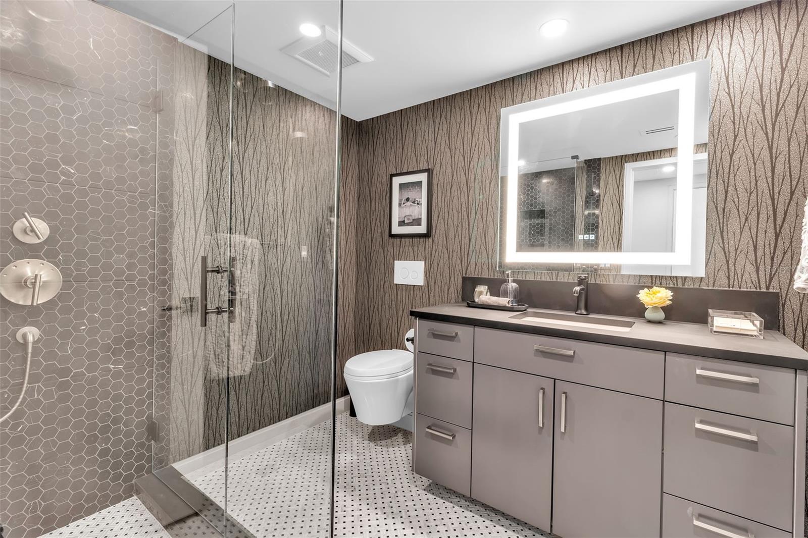 Image 41 of 76 For 5740 Midnight Pass Road 403