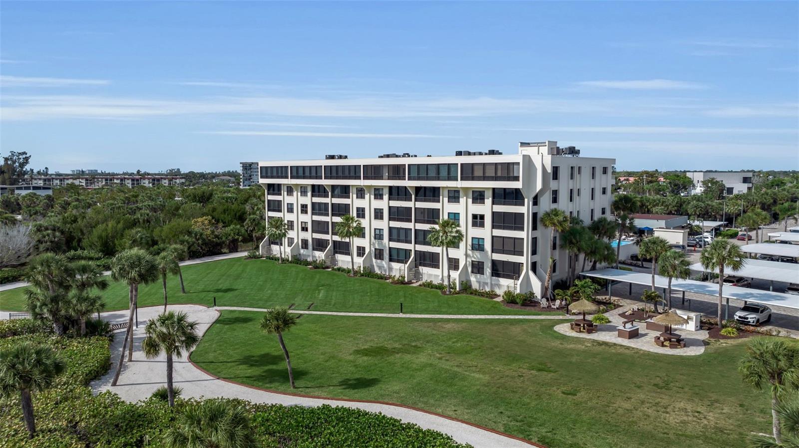 Image 50 of 76 For 5740 Midnight Pass Road 403