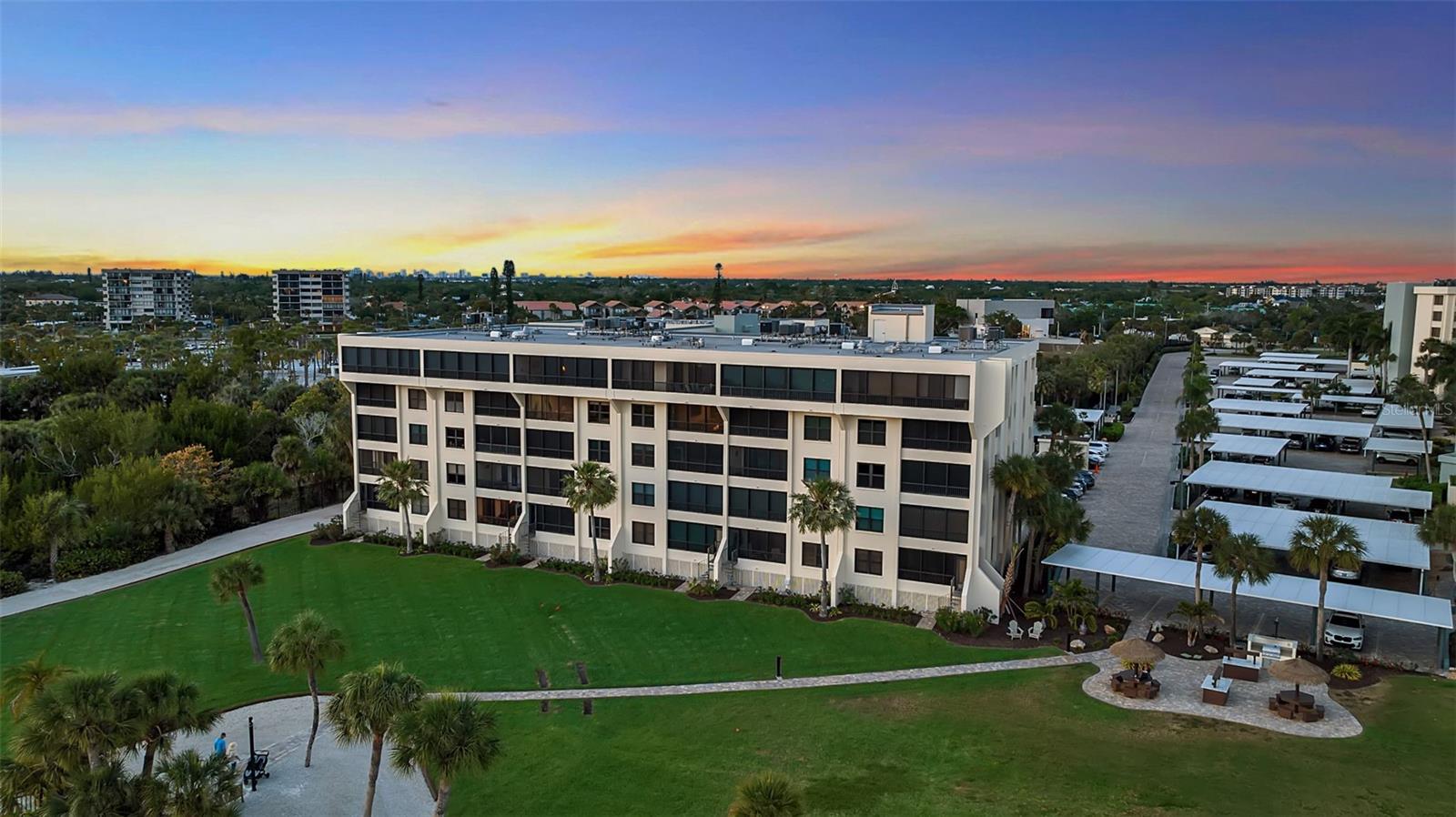 Image 55 of 76 For 5740 Midnight Pass Road 403