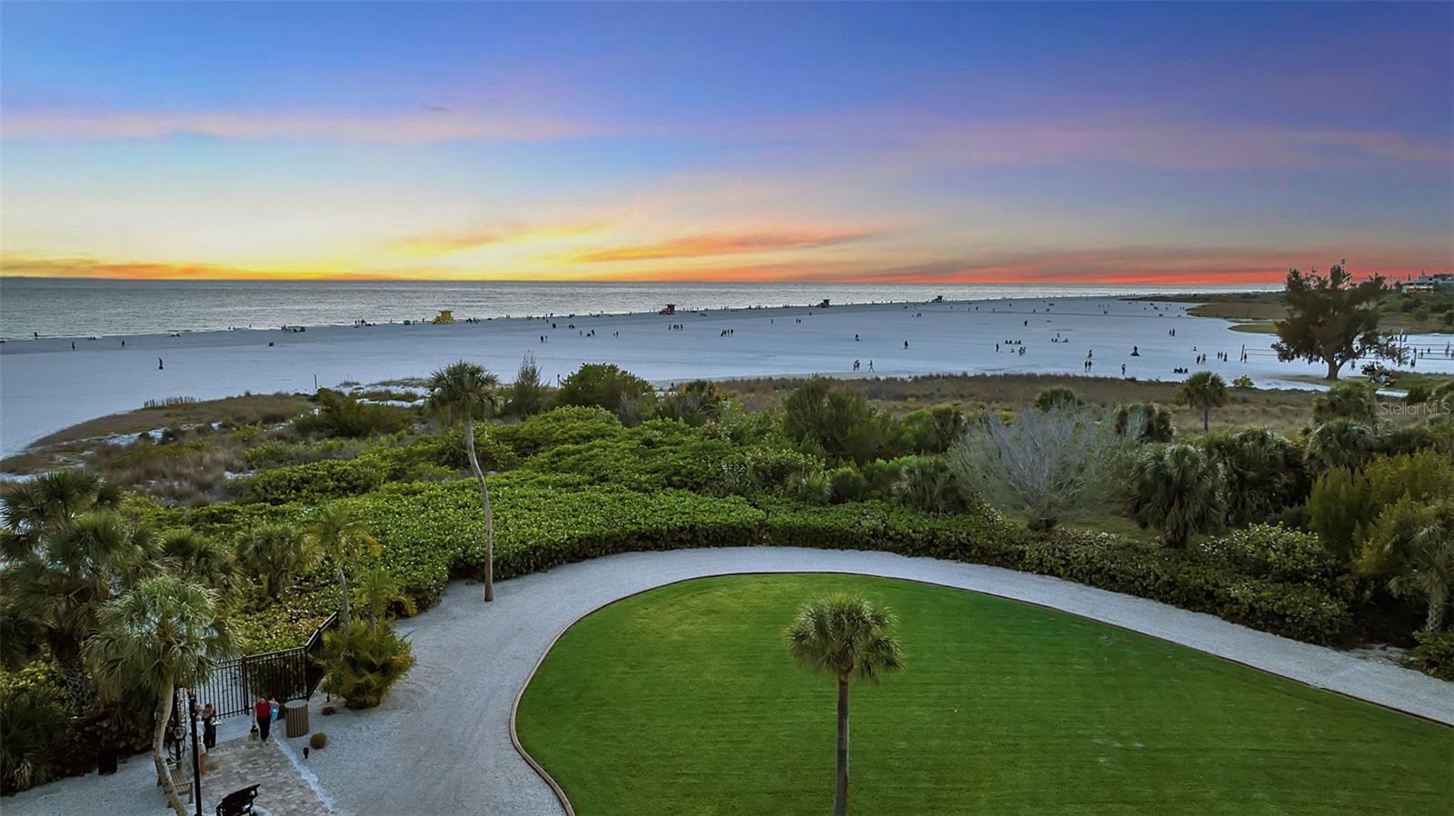 Image 57 of 76 For 5740 Midnight Pass Road 403