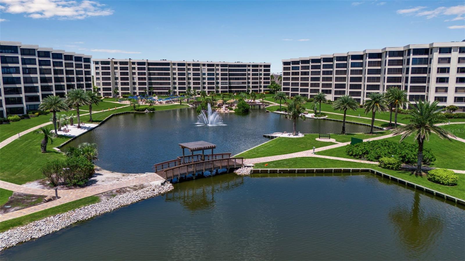 Image 61 of 76 For 5740 Midnight Pass Road 403