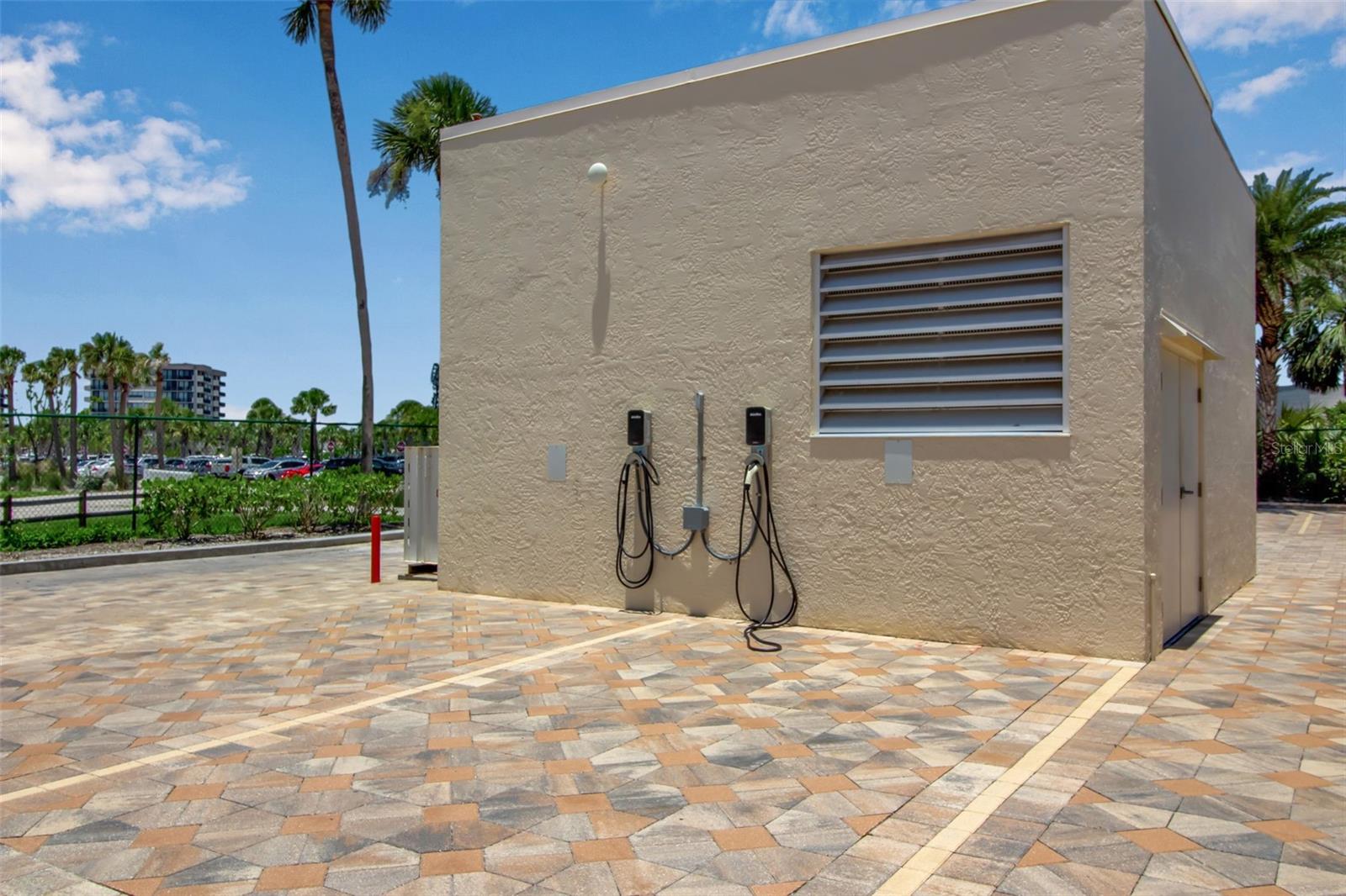 Image 64 of 76 For 5740 Midnight Pass Road 403