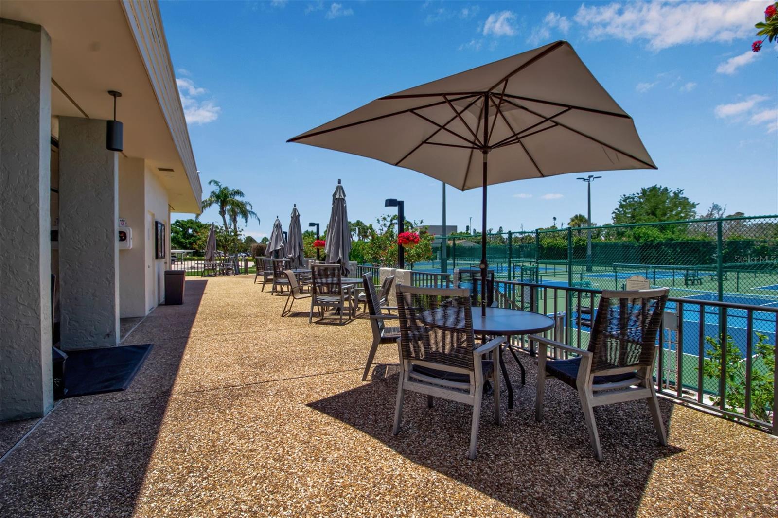 Image 66 of 76 For 5740 Midnight Pass Road 403