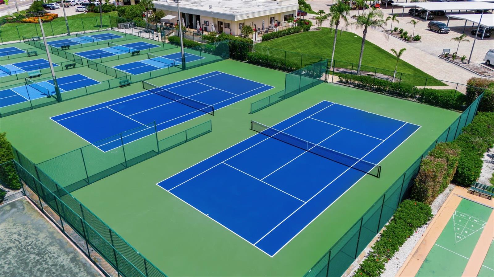 Image 67 of 76 For 5740 Midnight Pass Road 403