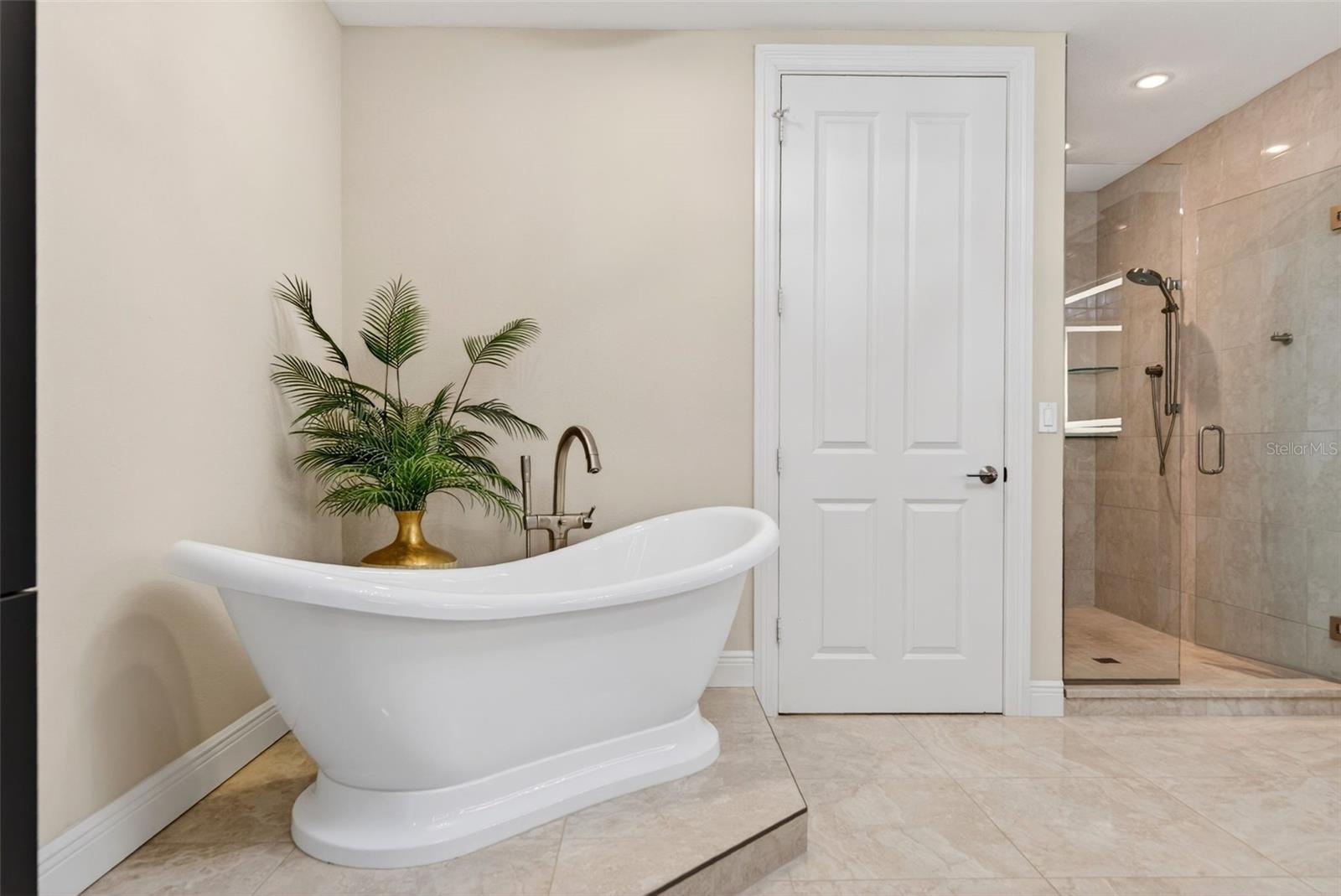 Image 37 of 86 For 888 Orange Avenue 3a