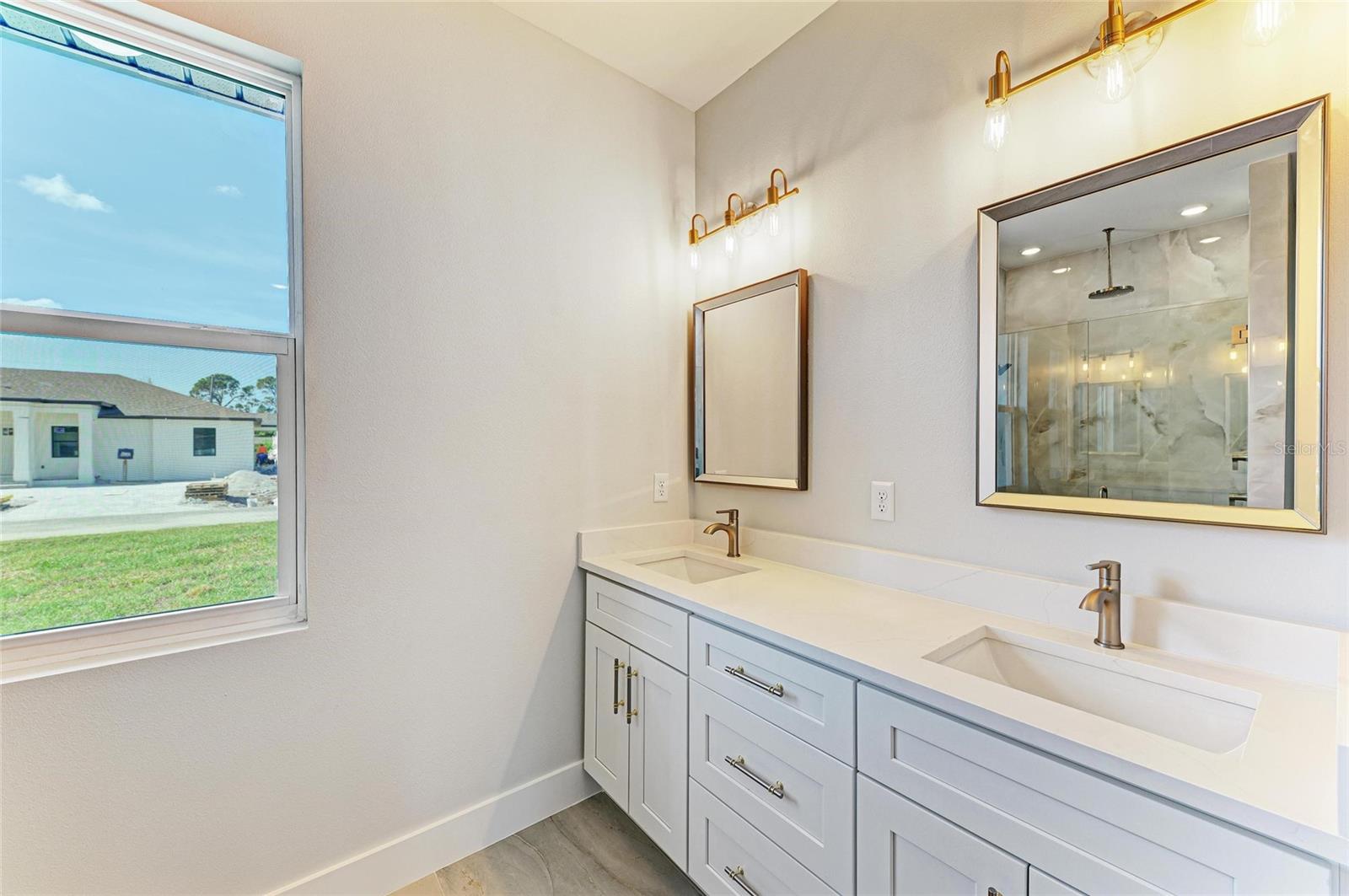 Image 22 of 42 For 380 Holly Road