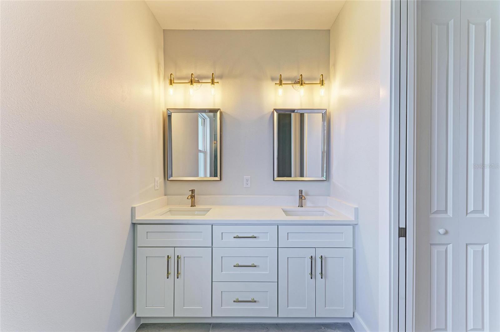 Image 23 of 42 For 380 Holly Road