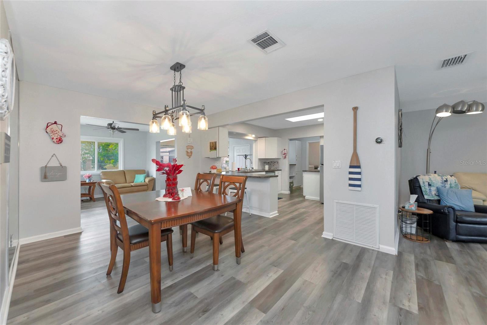 Image 7 of 50 For 6703 Electra Avenue