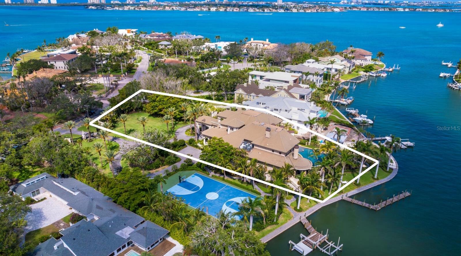 Image 4 of 76 For 1423 Hillview Drive