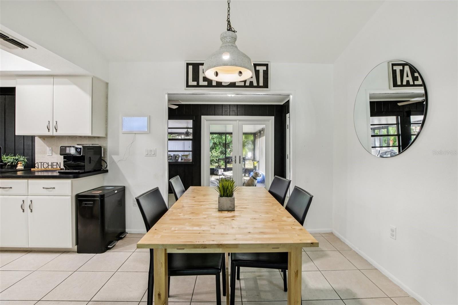 Image 11 of 41 For 5753 Colonial Oaks Boulevard