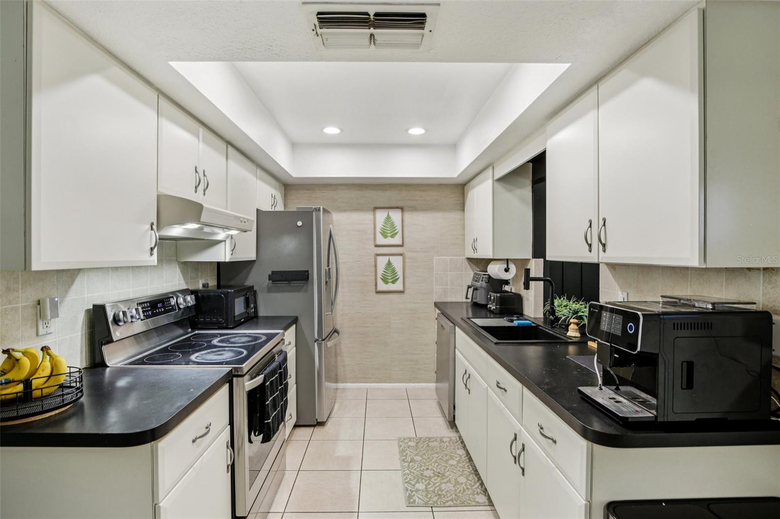 Image 12 of 41 For 5753 Colonial Oaks Boulevard