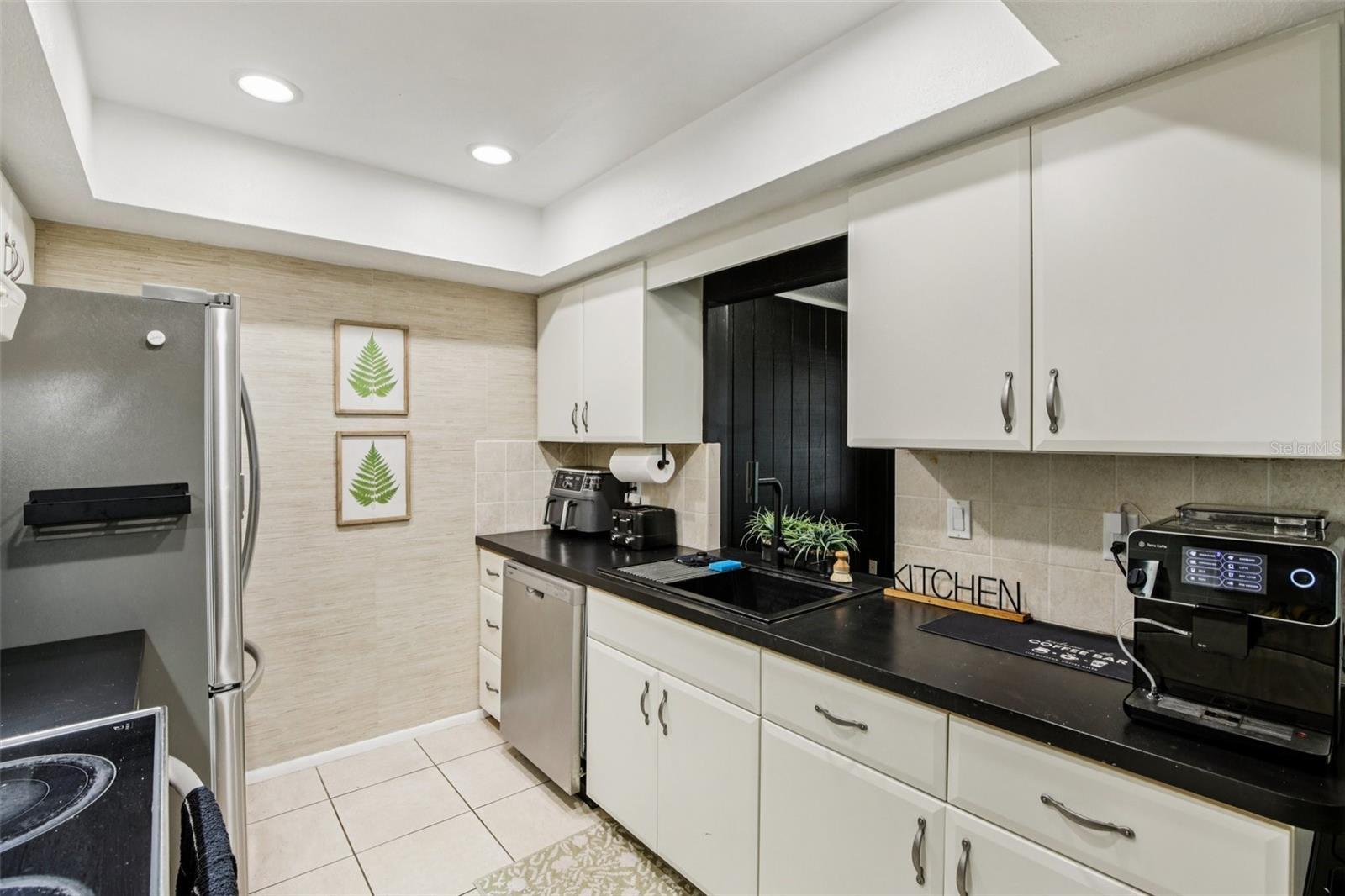 Image 14 of 41 For 5753 Colonial Oaks Boulevard