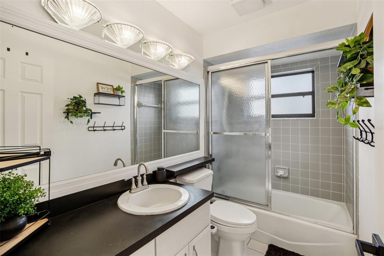 Image 17 of 41 For 5753 Colonial Oaks Boulevard