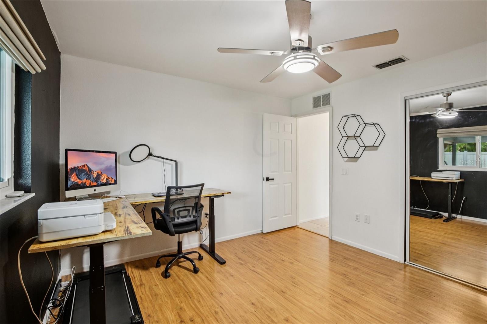 Image 20 of 41 For 5753 Colonial Oaks Boulevard