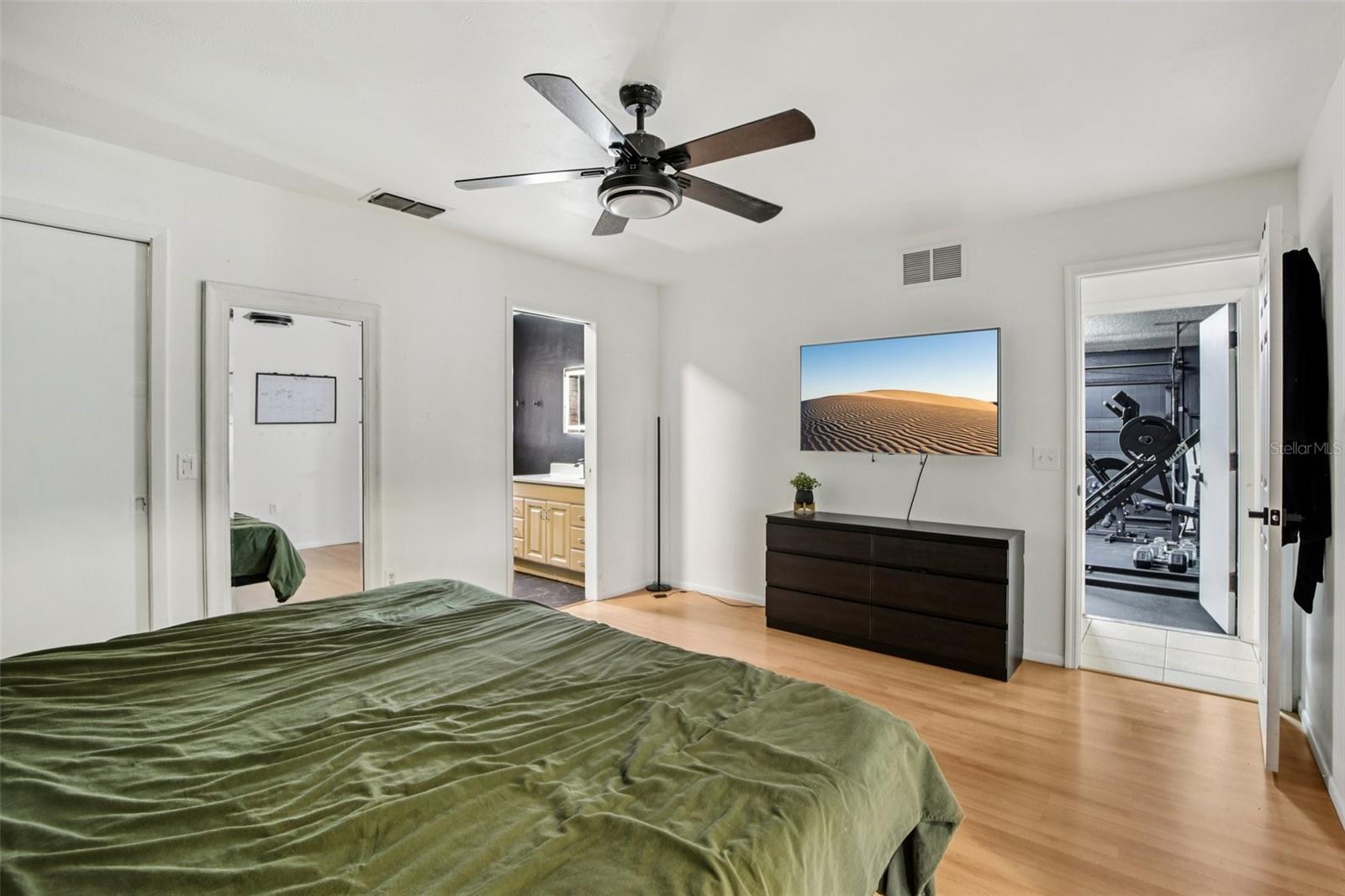 Image 22 of 41 For 5753 Colonial Oaks Boulevard