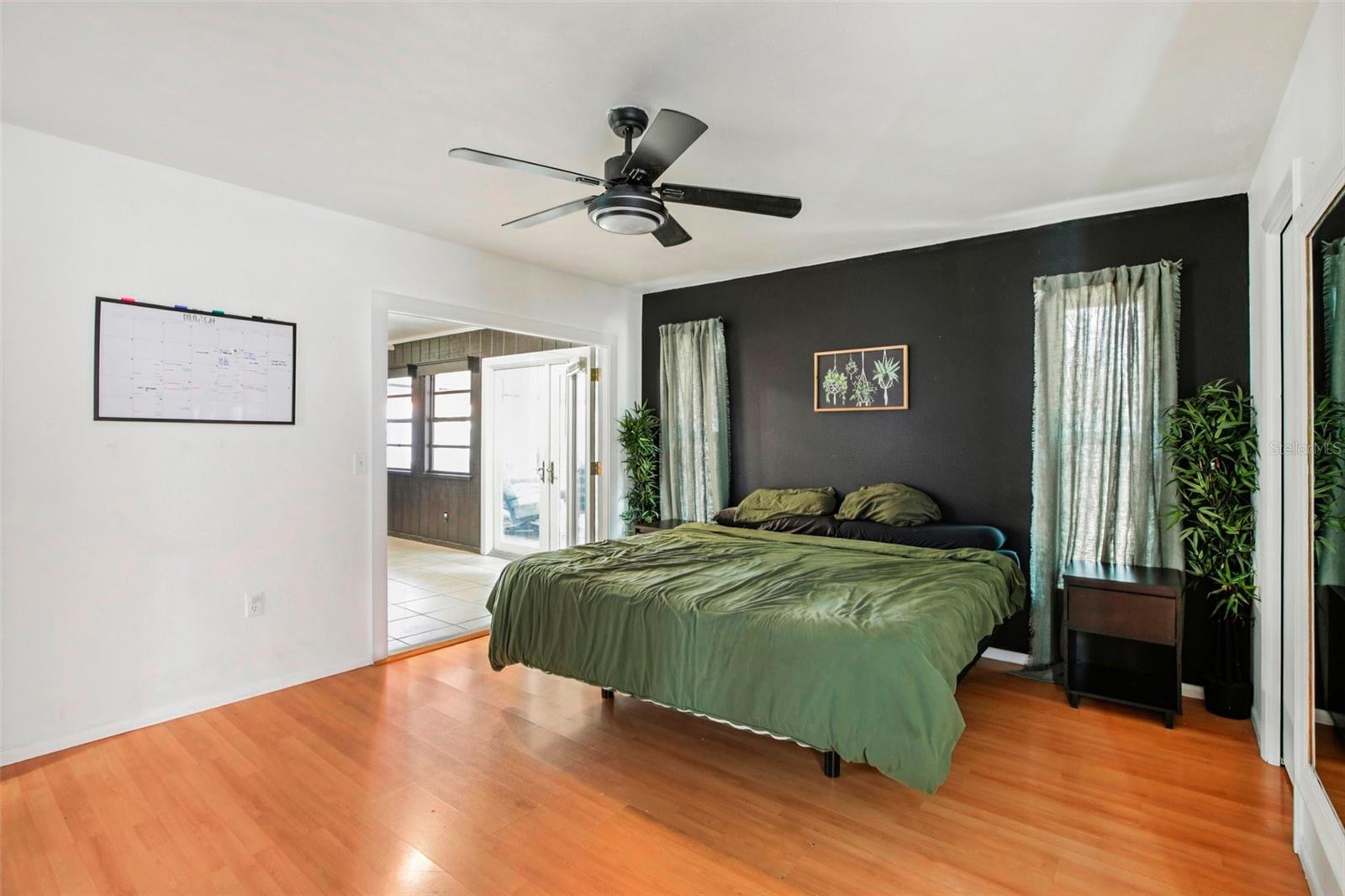 Image 24 of 41 For 5753 Colonial Oaks Boulevard