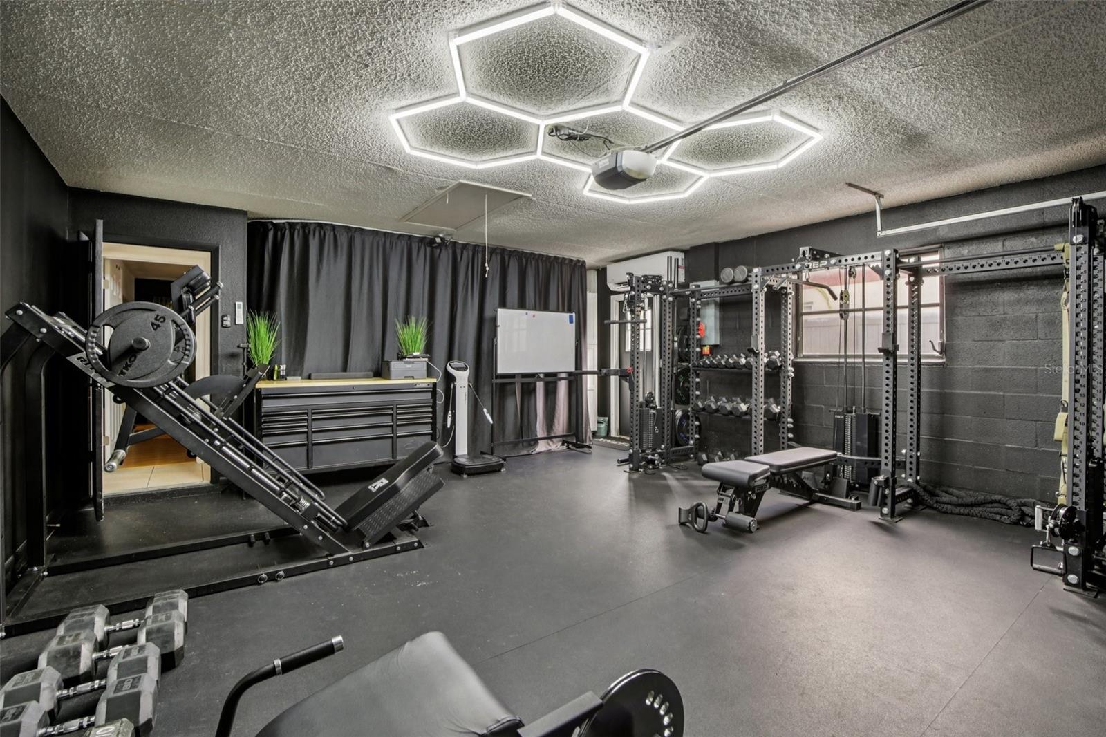 Image 28 of 41 For 5753 Colonial Oaks Boulevard