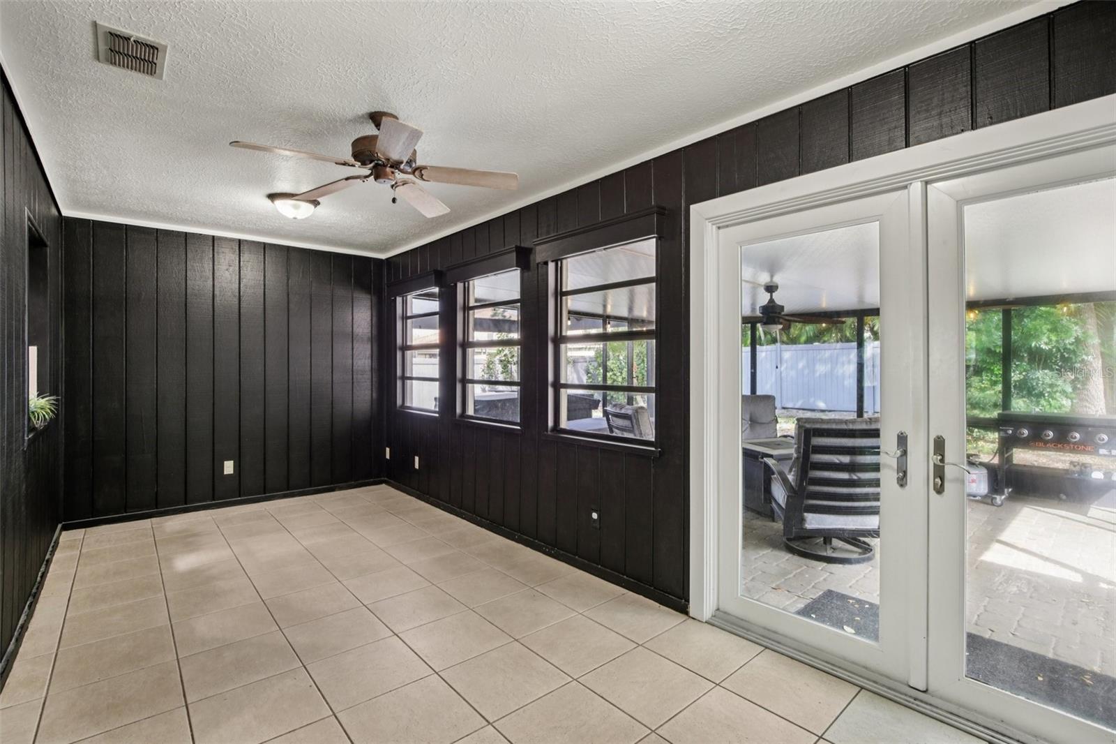 Image 29 of 41 For 5753 Colonial Oaks Boulevard