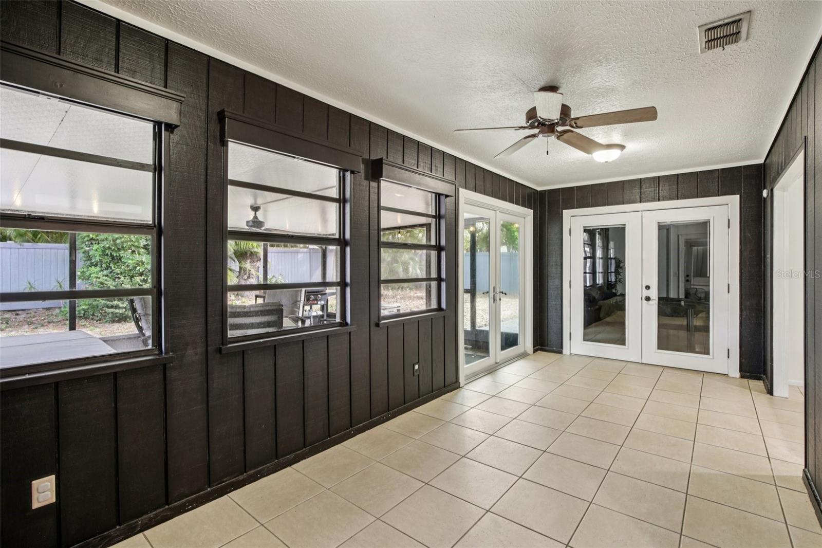 Image 30 of 41 For 5753 Colonial Oaks Boulevard