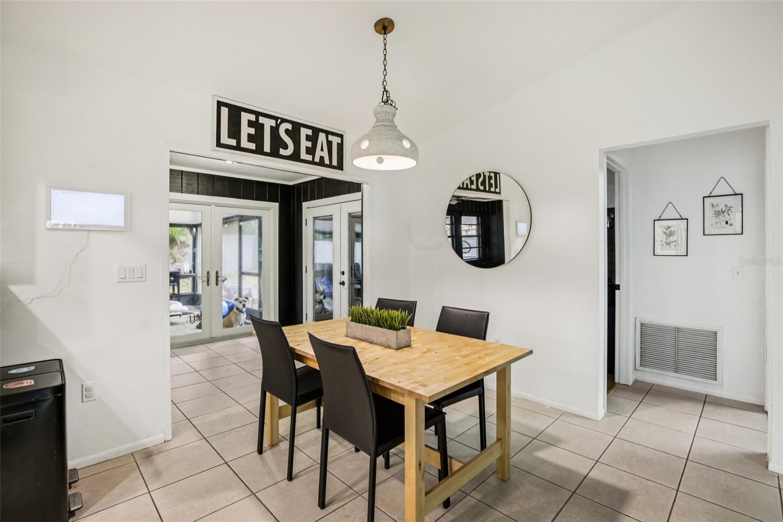 Image 9 of 41 For 5753 Colonial Oaks Boulevard