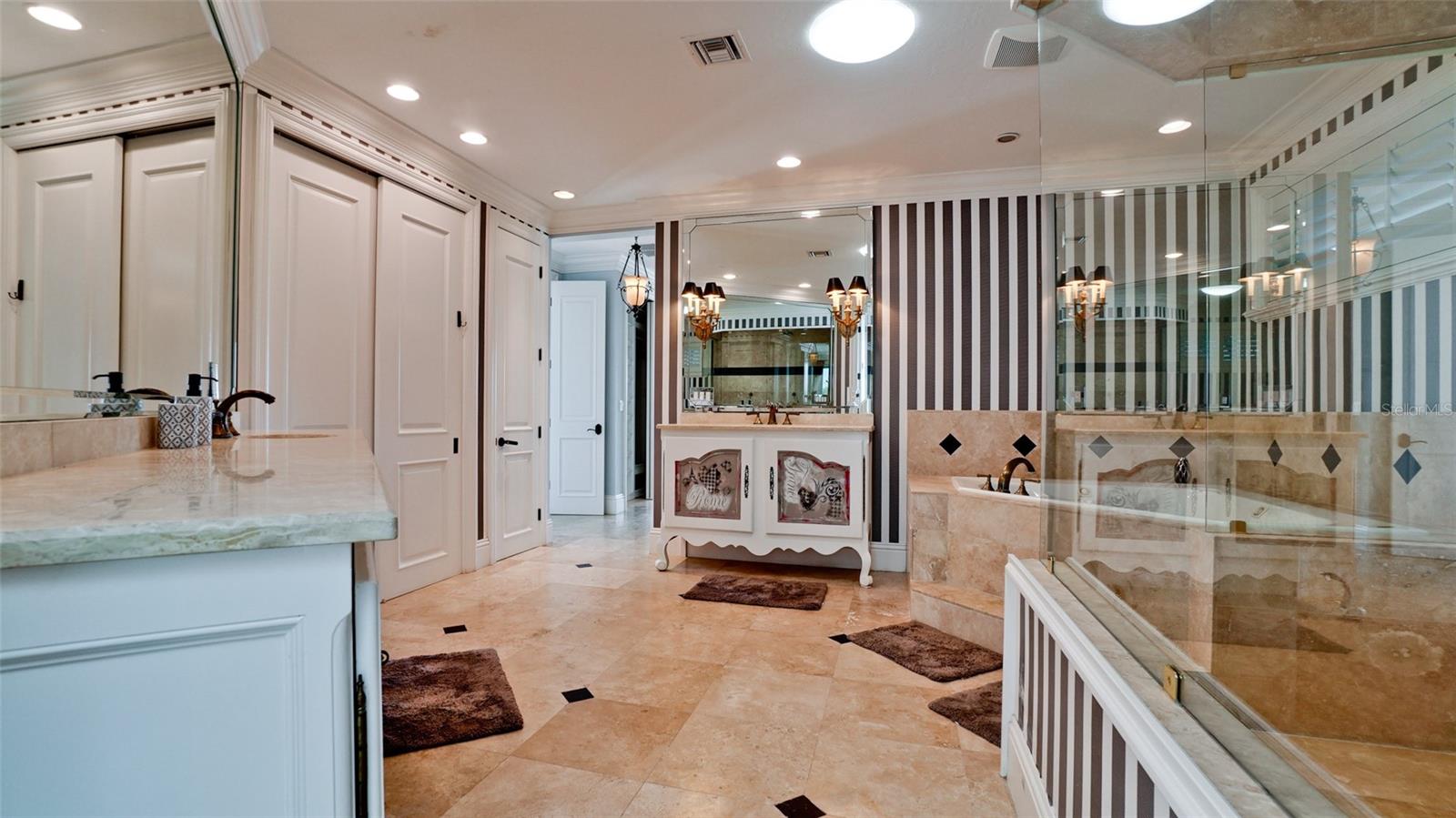 Image 23 of 52 For 8213 Midnight Pass Road