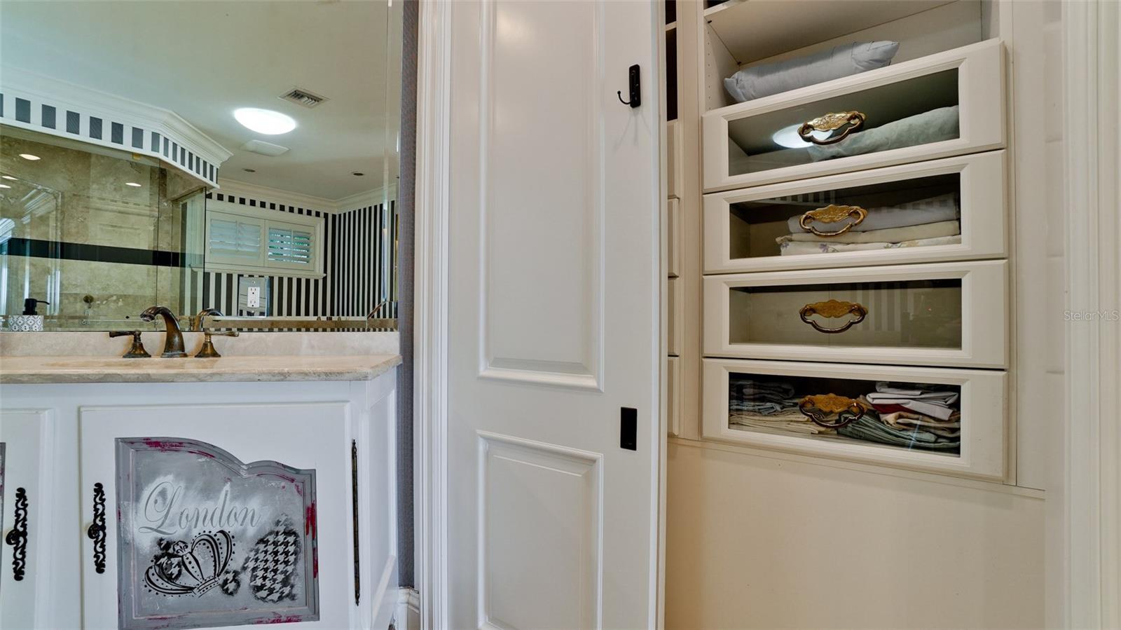 Image 26 of 52 For 8213 Midnight Pass Road