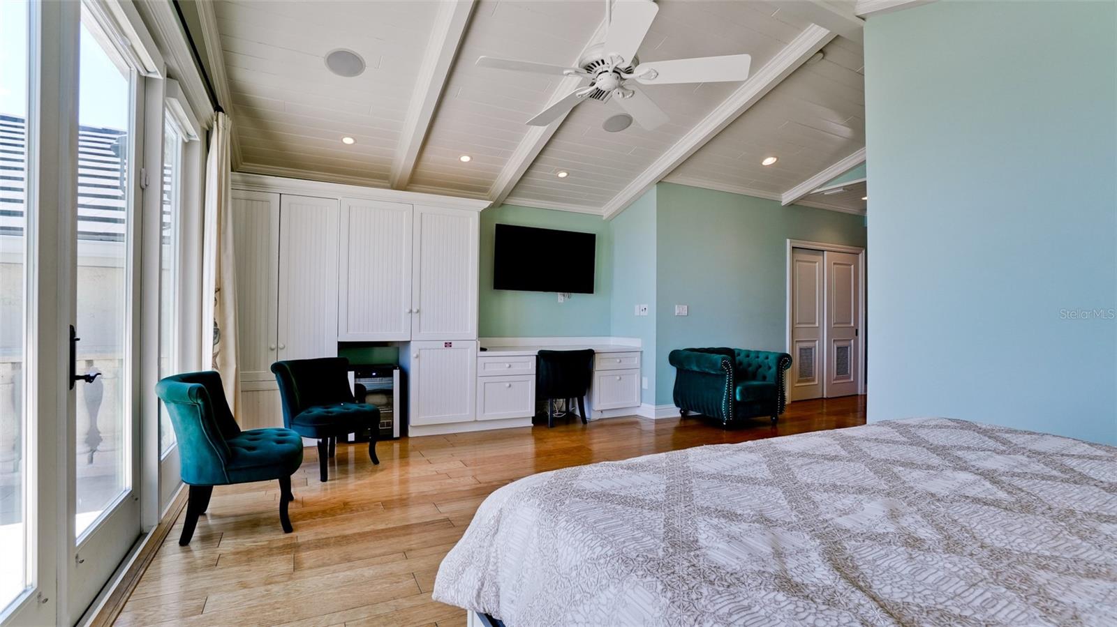 Image 37 of 52 For 8213 Midnight Pass Road