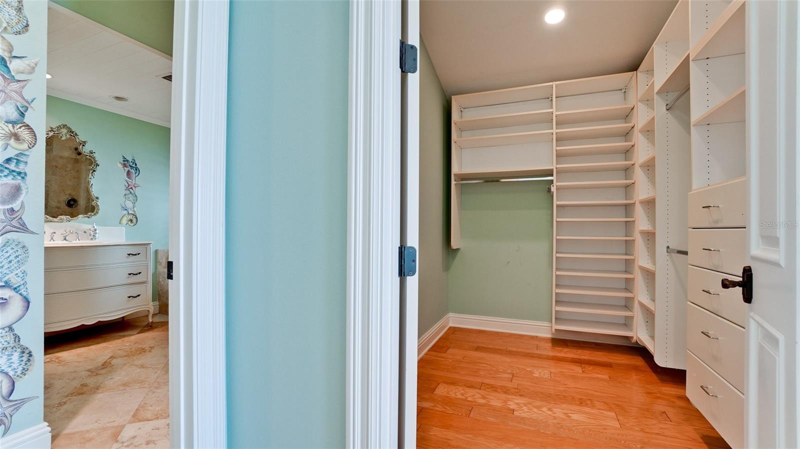 Image 39 of 52 For 8213 Midnight Pass Road