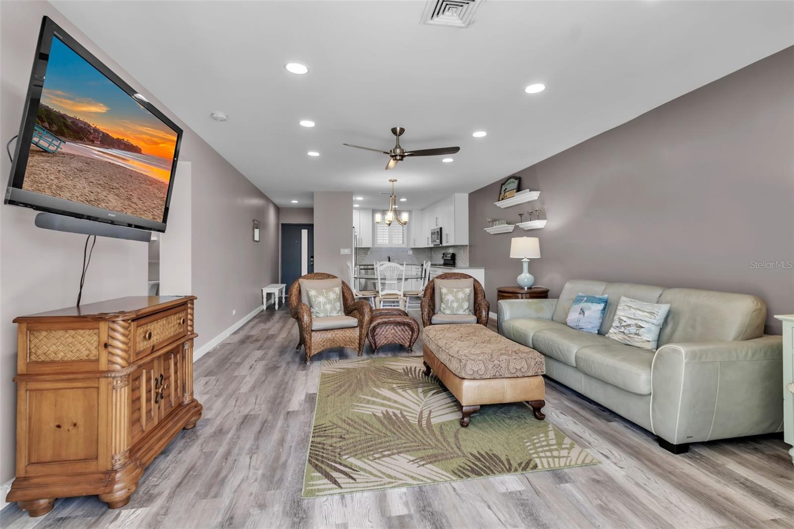 Image 15 of 27 For 500 Washington Drive 19b