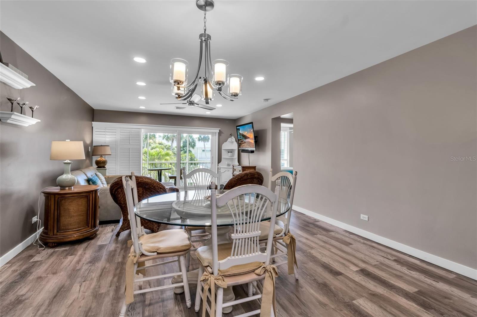 Image 7 of 27 For 500 Washington Drive 19b