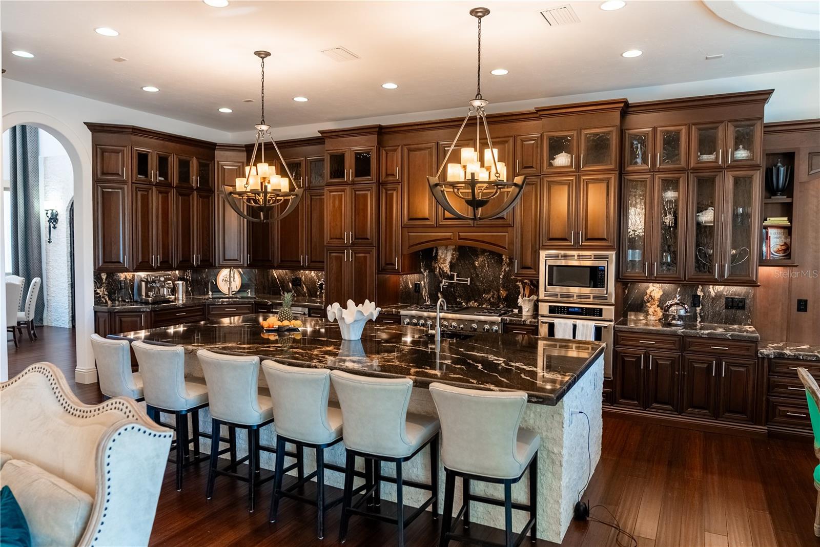 Image 15 of 85 For 5890 Jamila  