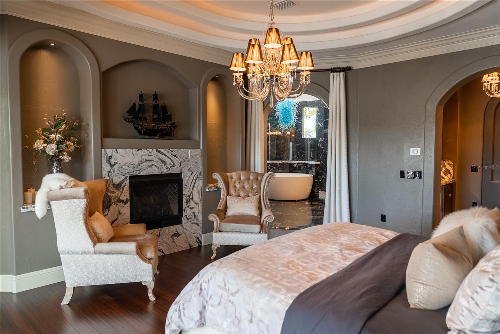 Image 19 of 85 For 5890 Jamila  