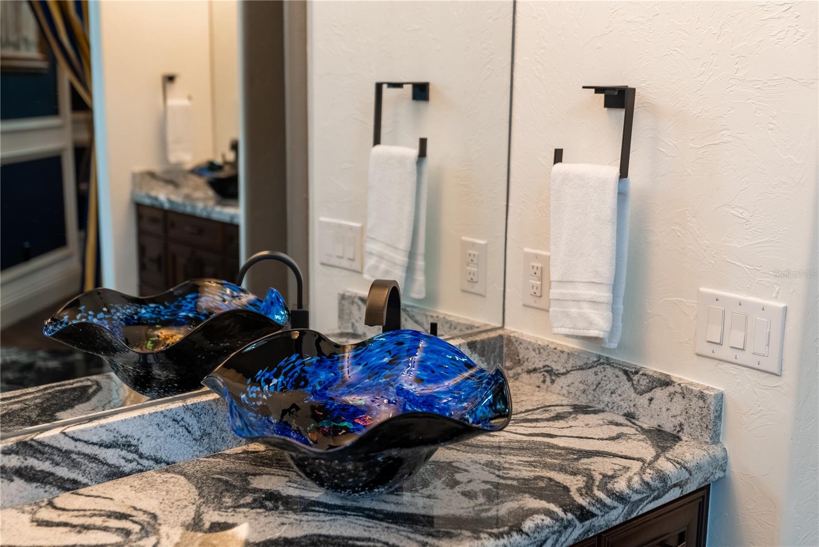 Image 27 of 85 For 5890 Jamila  