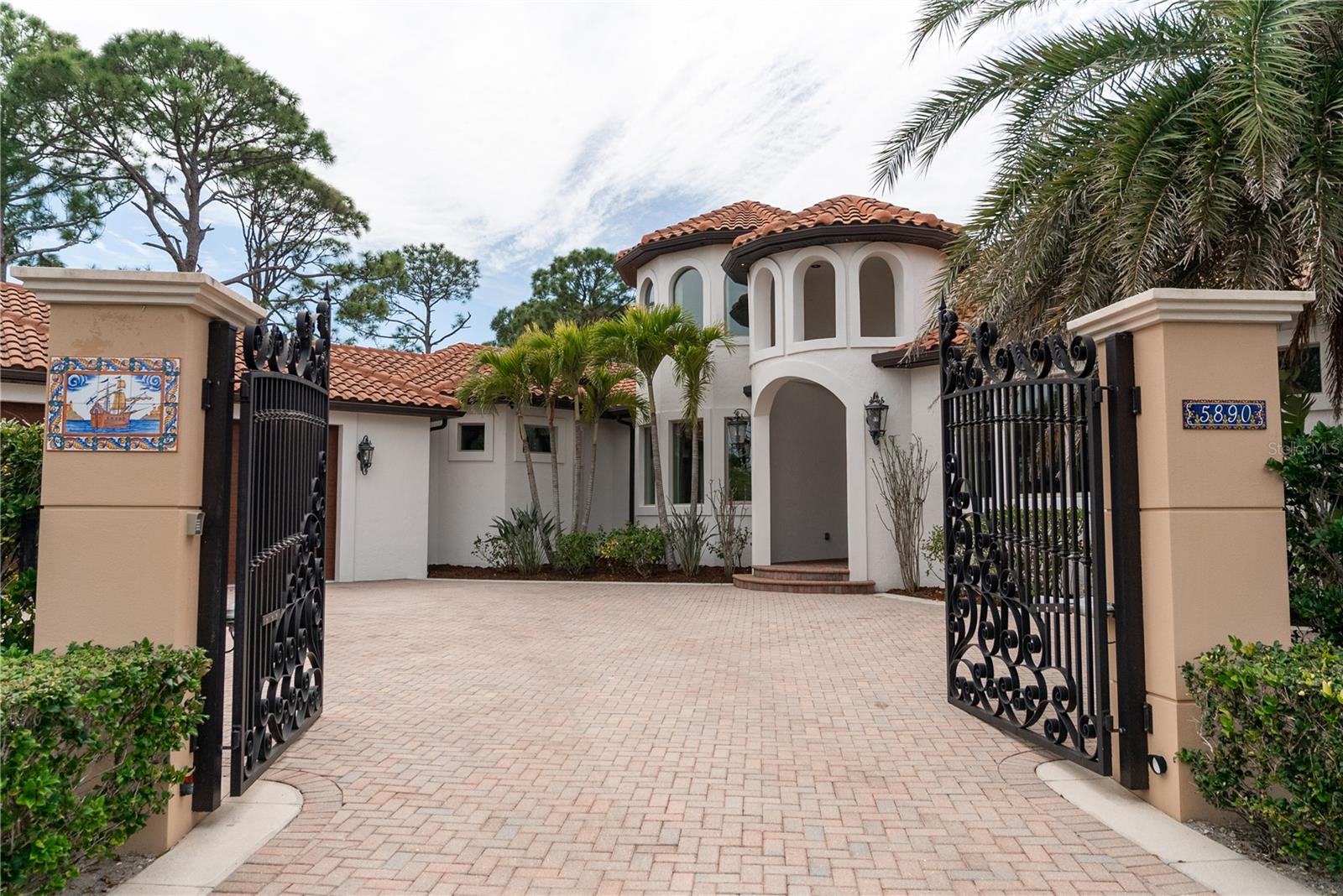 Image 3 of 85 For 5890 Jamila  