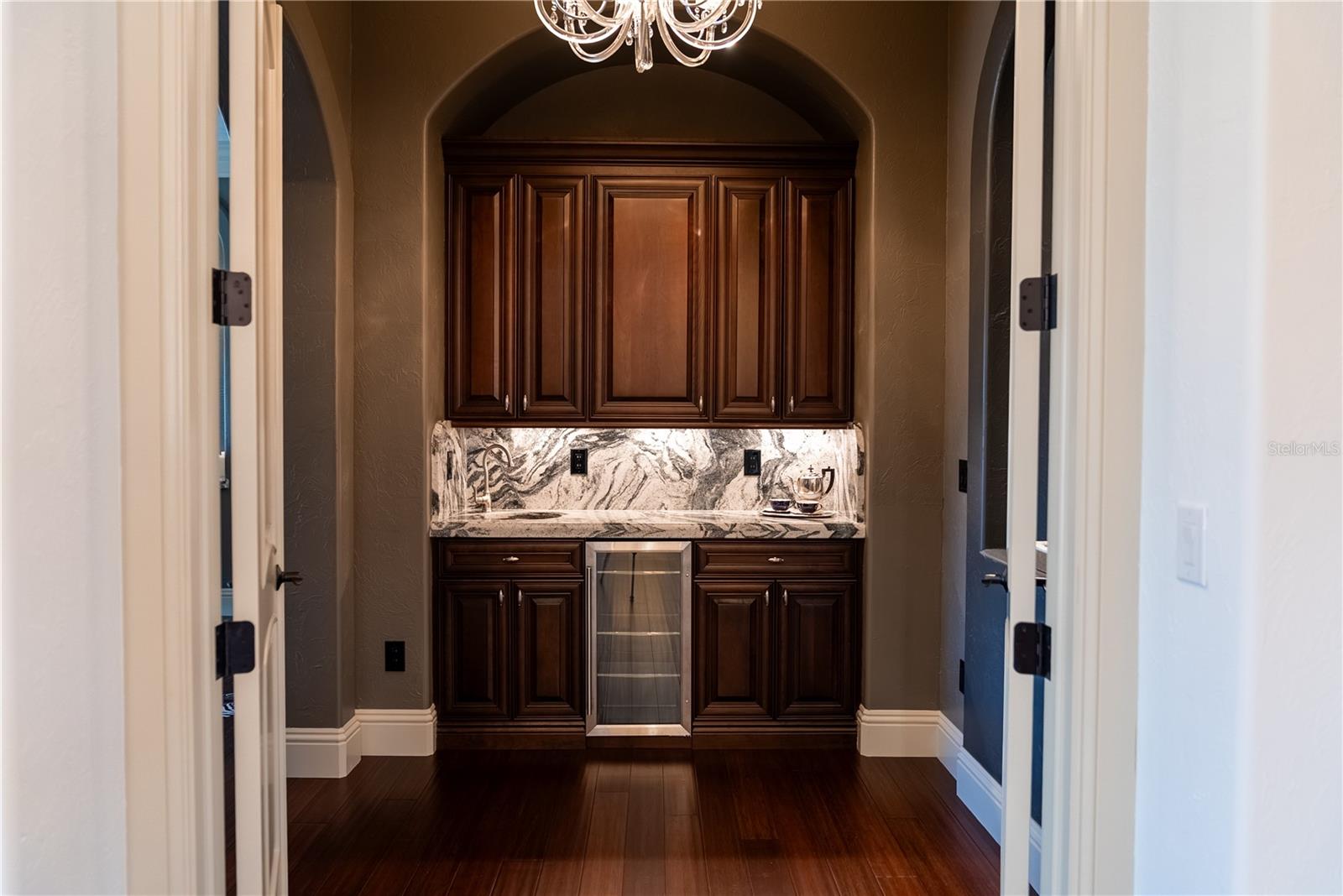 Image 30 of 85 For 5890 Jamila  