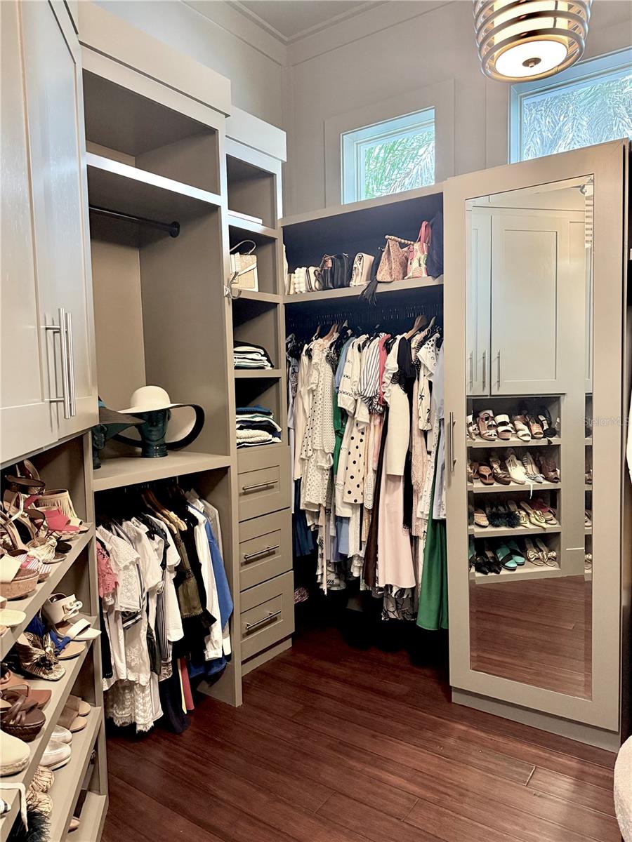 Image 32 of 85 For 5890 Jamila  