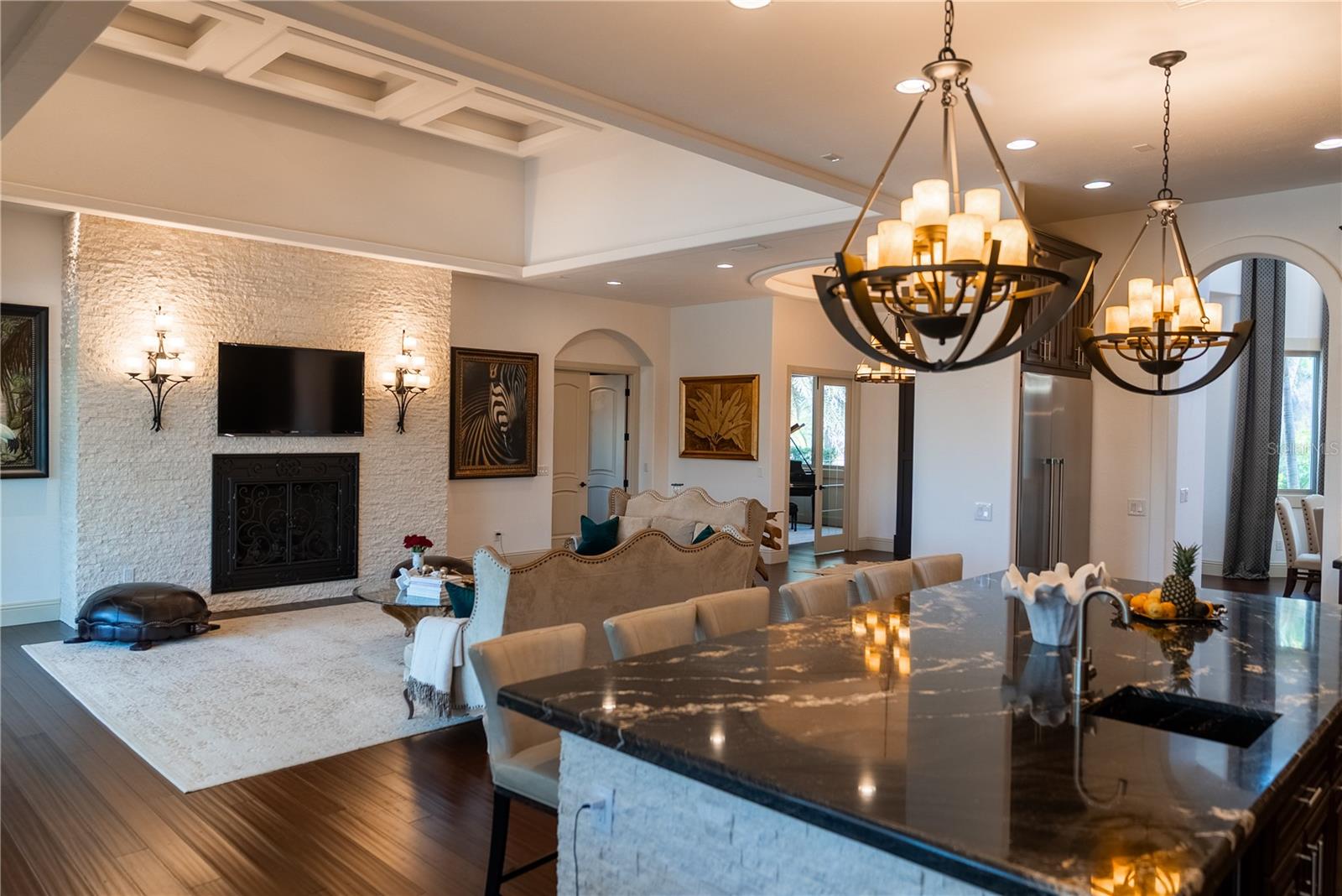 Image 4 of 85 For 5890 Jamila  