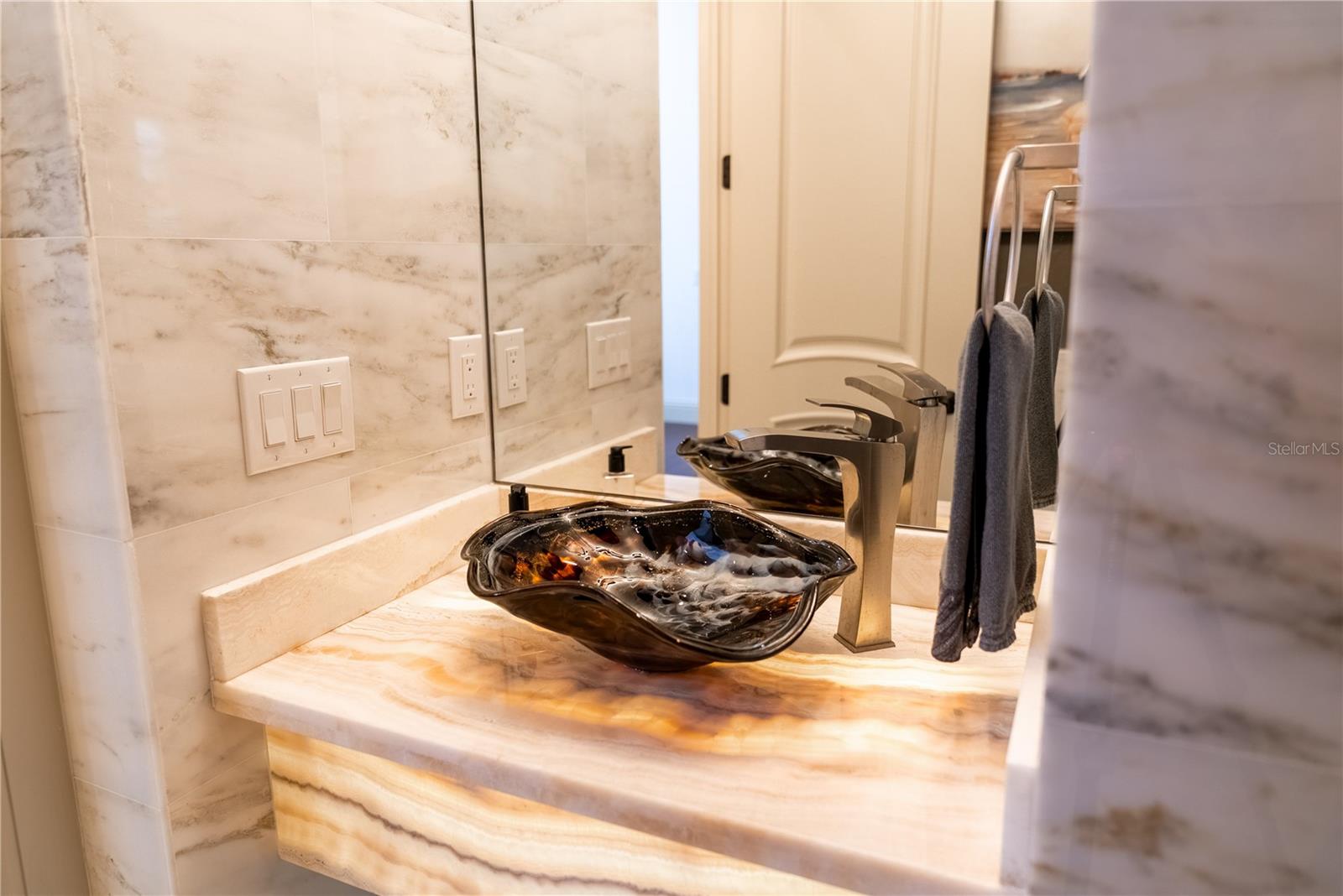 Image 51 of 85 For 5890 Jamila  