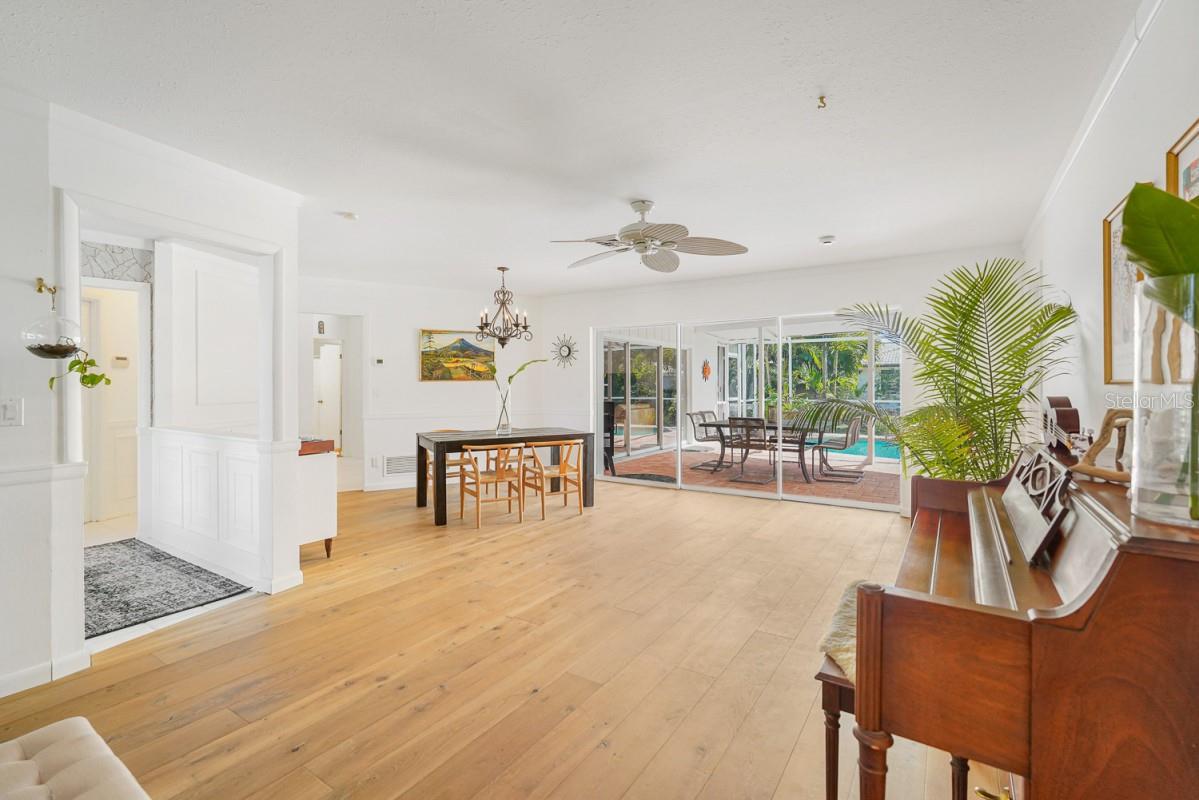 Image 11 of 31 For 216 Matisse Circle N