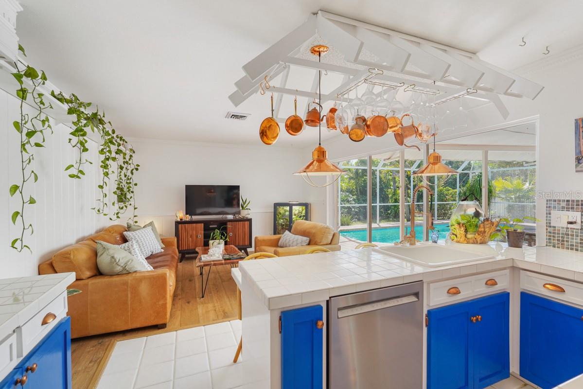 Image 14 of 31 For 216 Matisse Circle N