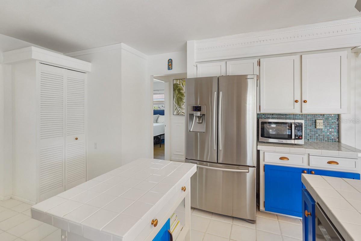 Image 16 of 31 For 216 Matisse Circle N