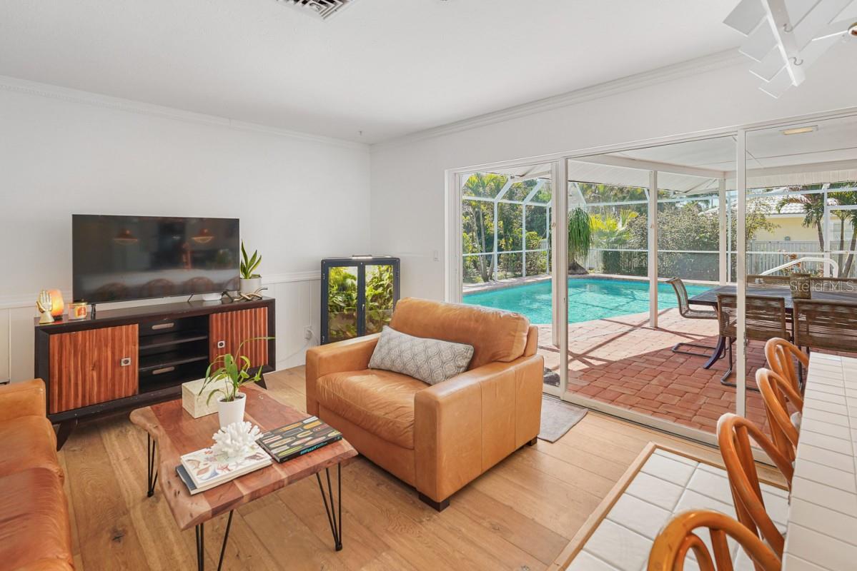 Image 17 of 31 For 216 Matisse Circle N