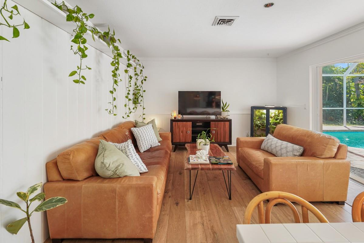 Image 18 of 31 For 216 Matisse Circle N